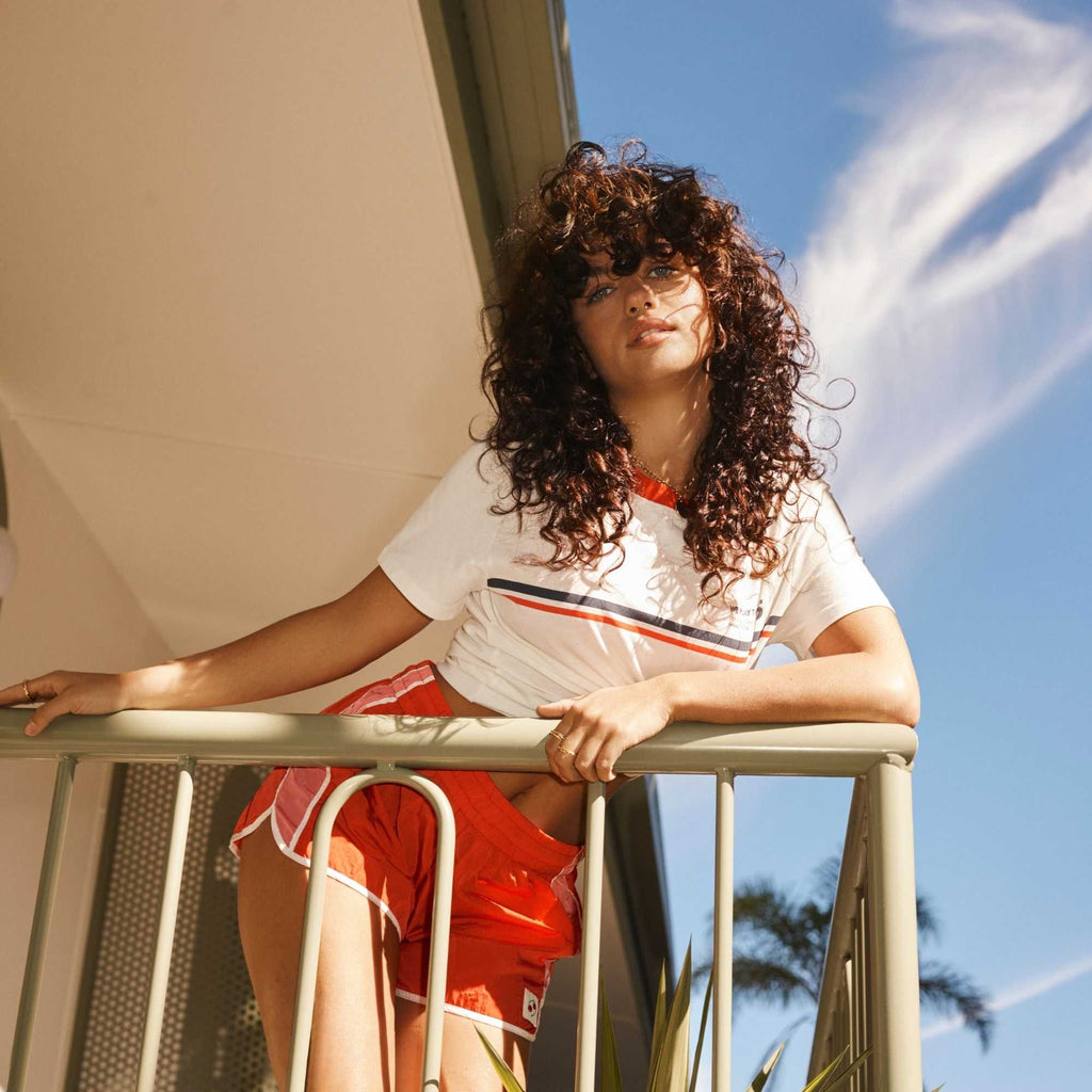 Lockiges Haar mit Volumen und Textur, evo Styling