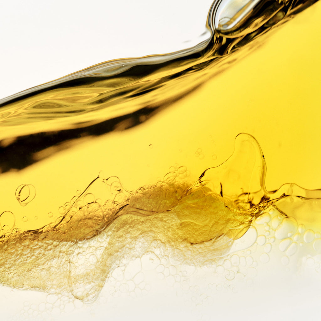 Olaplex No.7 Shine Serum Oil Mist – goldene Ölphase des Zweiphasen-Sprays (Herstellerfoto)