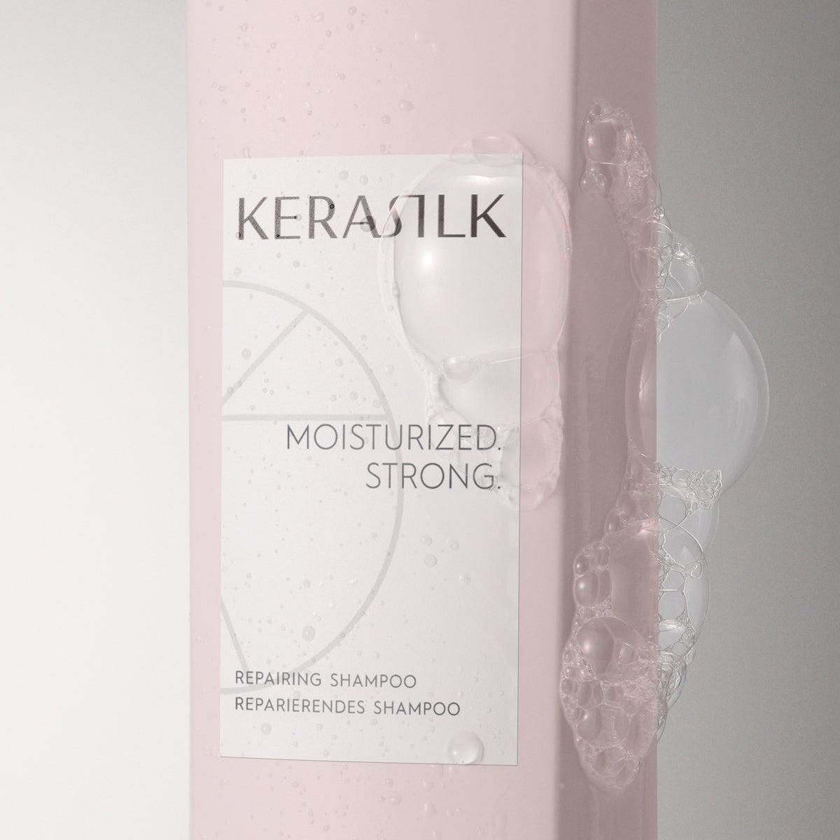 Kerasilk Reparierendes Shampoo, Flasche mit Schaum-Textur