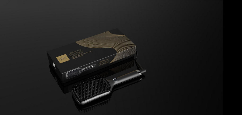 ghd glide+ max Hot Brush im Einsatz an langem Haar