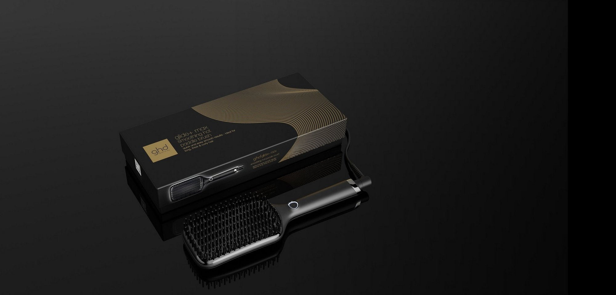 ghd glide+ max Hot Brush im Einsatz an langem Haar