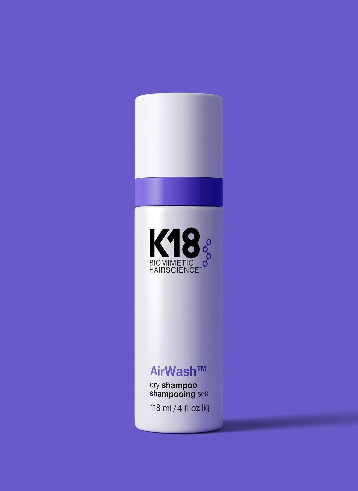 K18 AirWash Trockenshampoo 118 ml – Pumpflasche vor lila Hintergrund