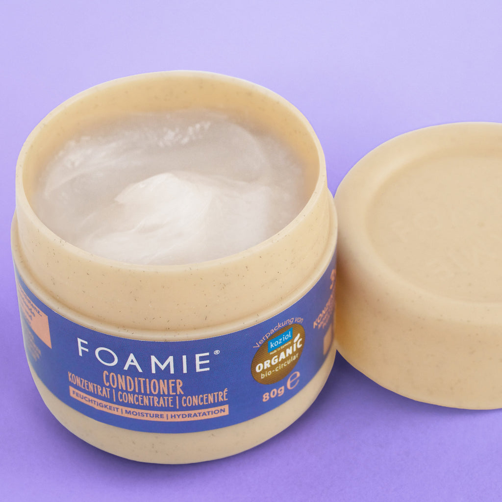 Foamie Conditioner Konzentrat Feuchtigkeit – geöffneter Tiegel mit der Balsam-Textur