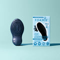 Foamie Feste Gesichtsreinigung Too Coal to Be True 60 g – schwarzes Reinigungsstück neben der Verpackung