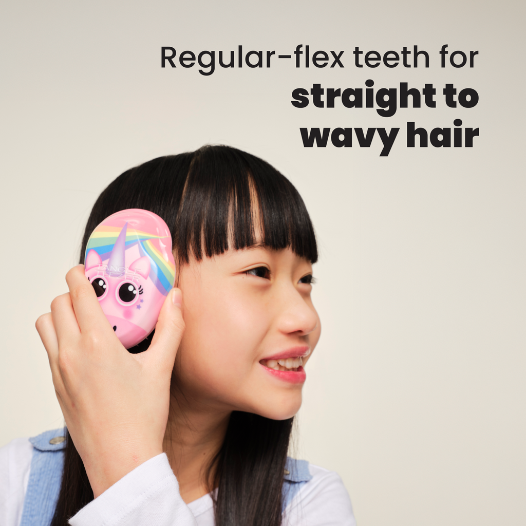 Kind mit der Tangle Teezer Einhorn Kinderbürste