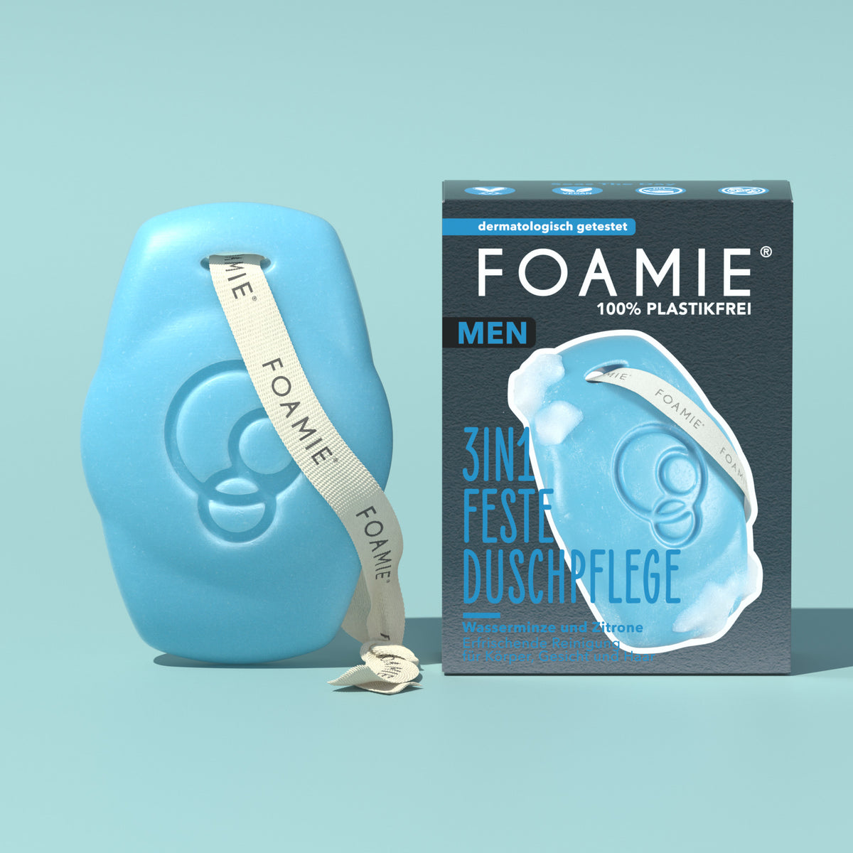 Foamie Men 3in1 Feste Duschpflege Seas the Day 90 g – hellblaues Duschstück neben der Verpackung