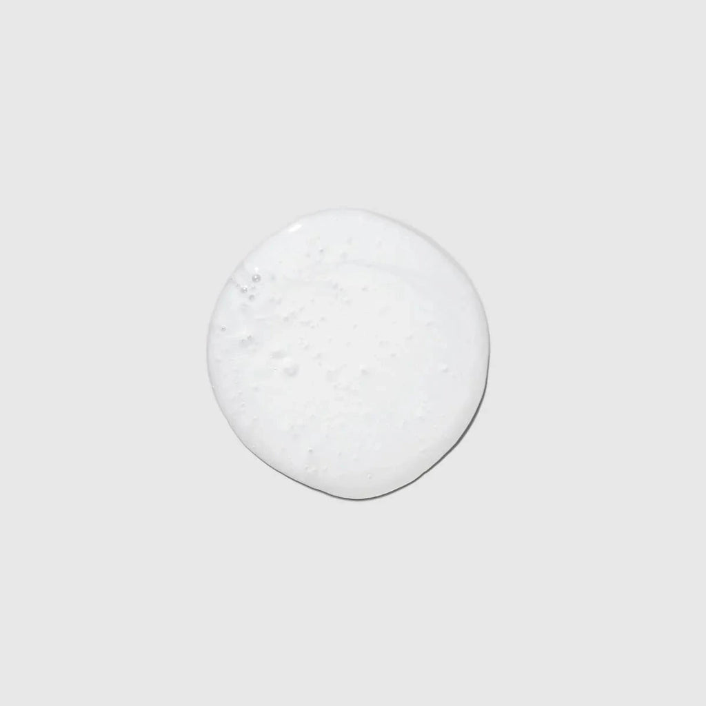 Paul Mitchell Tea Tree Lavender Mint Shampoo – cremige Textur in Nahaufnahme