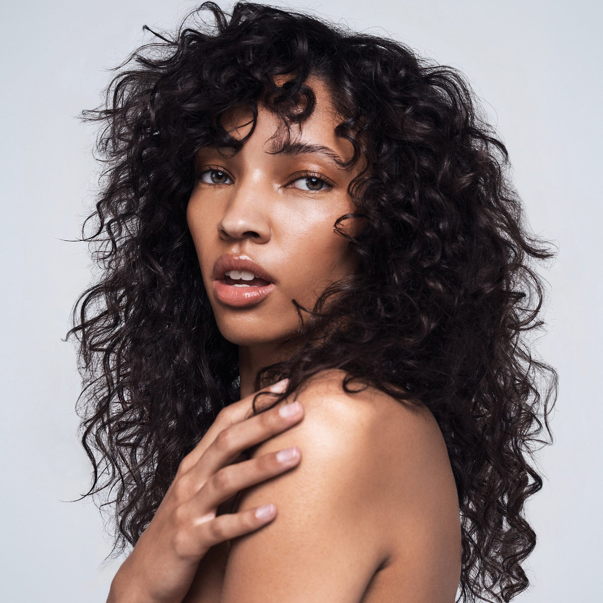 Locken & Wellen – Model mit definierten Locken