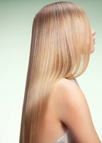 Glänzendes, glattes blondes Haar nach einem Glossing mit Maria Nila Gloss Collection