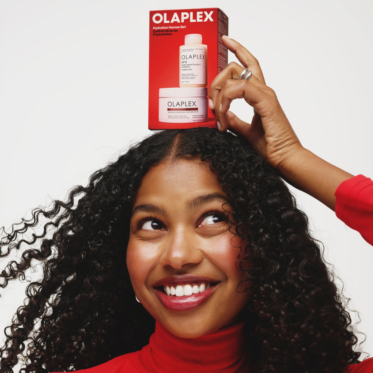 Olaplex – Model mit lockigem Haar und Olaplex Pflege