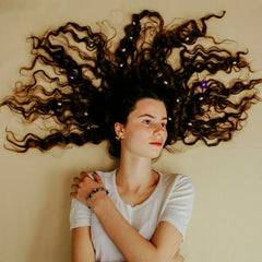 Lockiges Haar