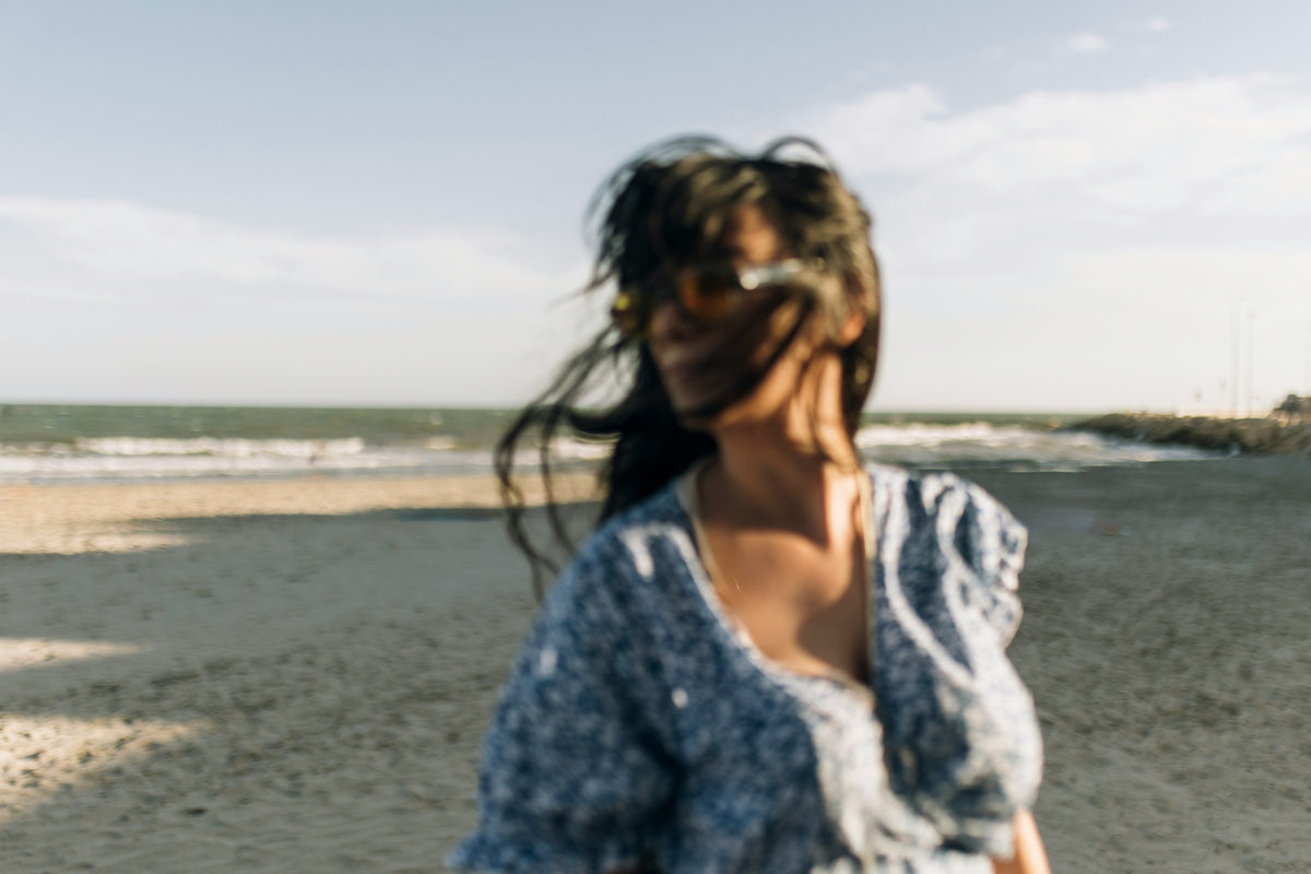 Salzspray: Beach Waves im Wind am Strand